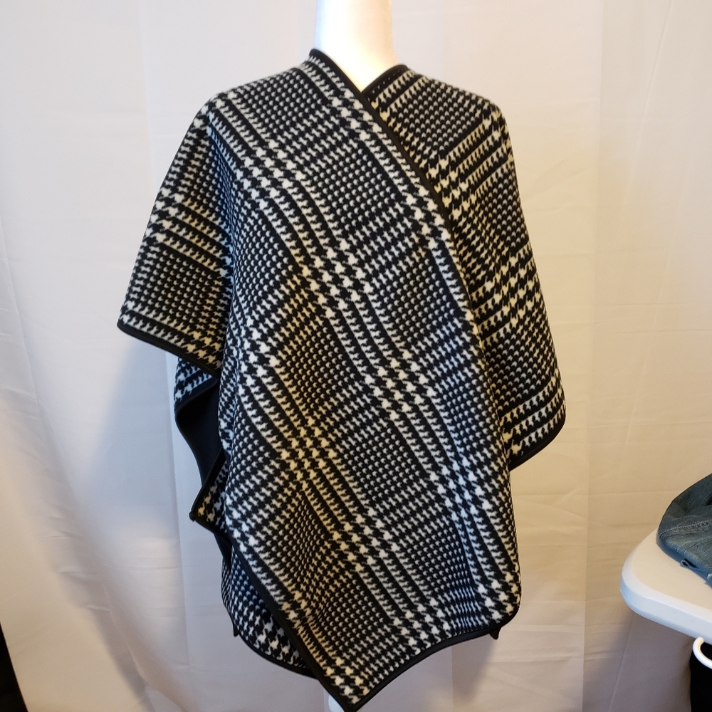IKE BEHAR Black & Cream Wrap